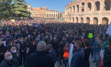 Coronavirus Verona - protesta ristoranti, bar, pizzerie, pubblici esercizi contro misure governo Dpcm - articolo Maurizio Corte - Heraldo.it