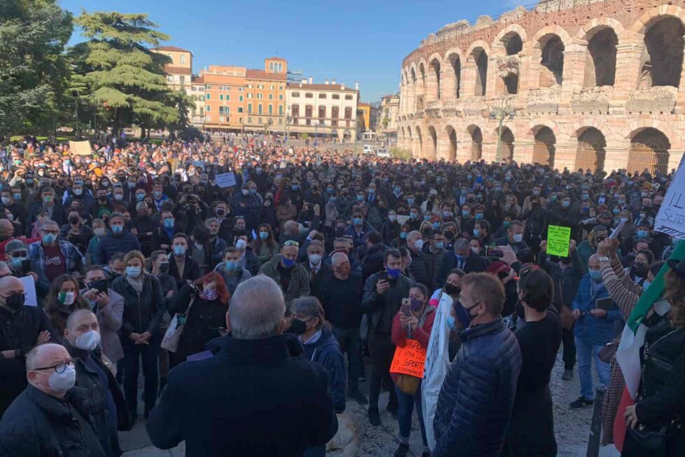 Coronavirus Verona - protesta ristoranti, bar, pizzerie, pubblici esercizi contro misure governo Dpcm - articolo Maurizio Corte - Heraldo.it