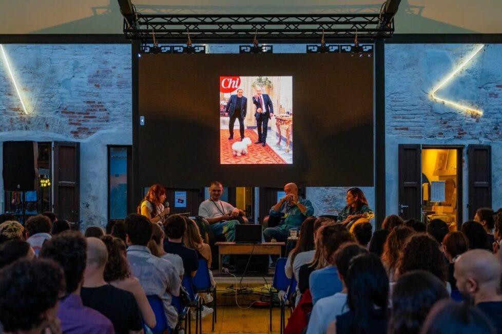 Palco di Iconografie 2026, festival sul XXI secolo a Milano